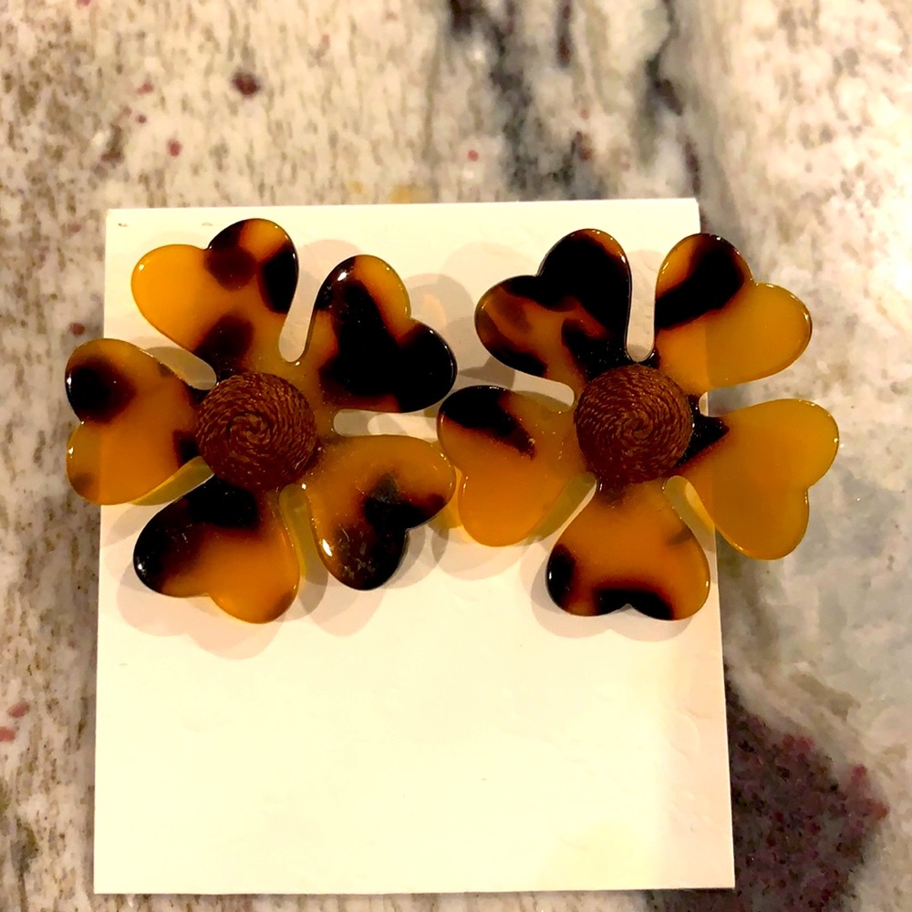 Tortoise flower pierced earrings. Never worn